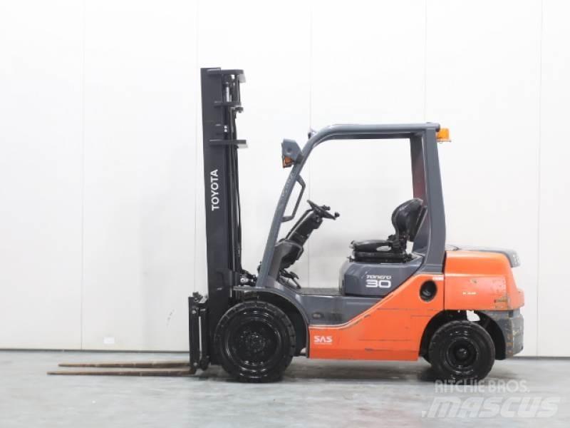 Toyota 02-8FDF30 Stivuitor diesel