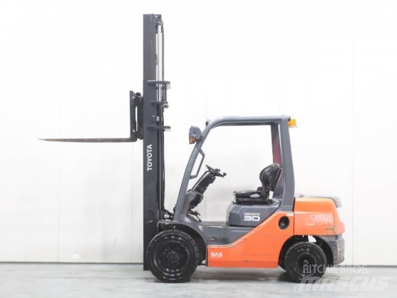 Toyota 02-8FDF30 Stivuitor diesel