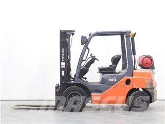 Toyota 02-8FGF30 Stivuitor GPL
