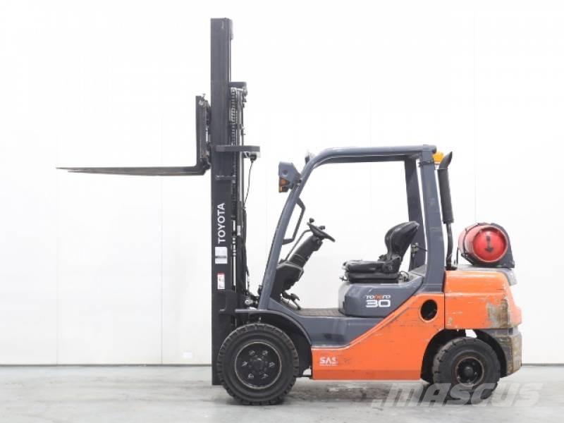 Toyota 02-8FGF30 Stivuitor GPL