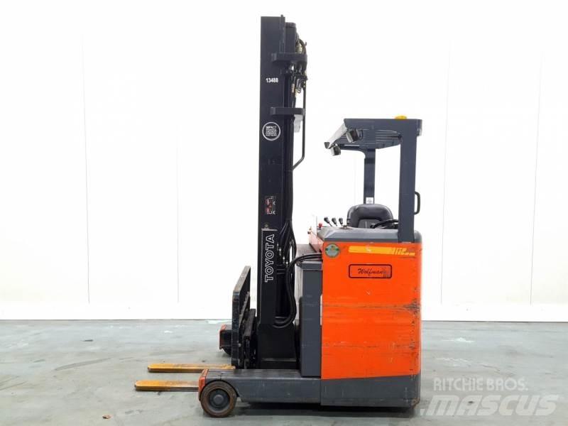 Toyota 6FBRE-12 Stivuitor cu catarg retractabil