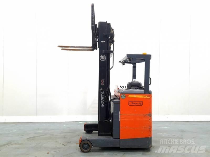 Toyota 6FBRE-12 Stivuitor cu catarg retractabil