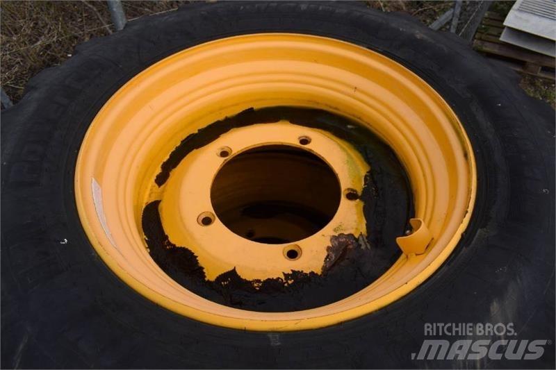 JCB 4 CX Anvelope, roti si jante