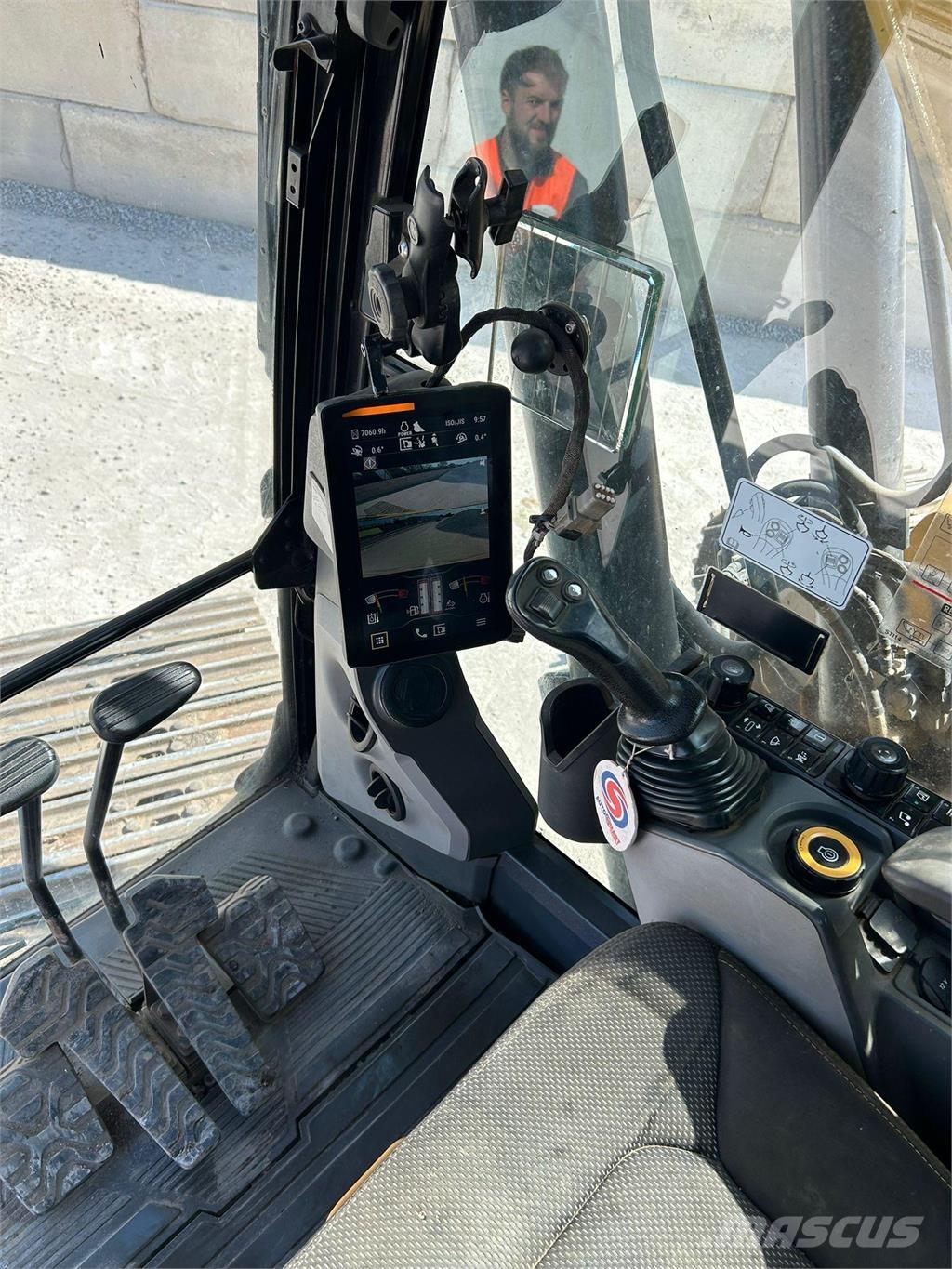 CAT 320 Excavatoare pe șenile
