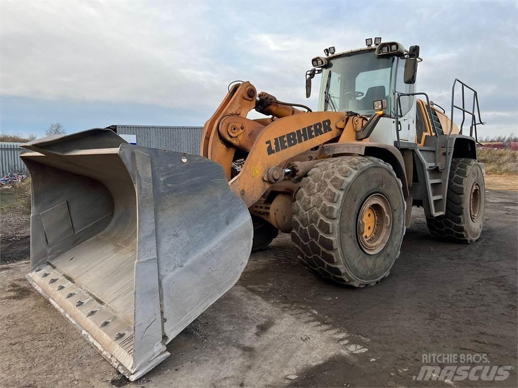 Liebherr L586 Incarcator pe pneuri