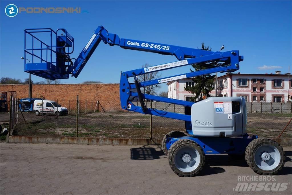 Genie Z45/25J Nacele cu brat articulat