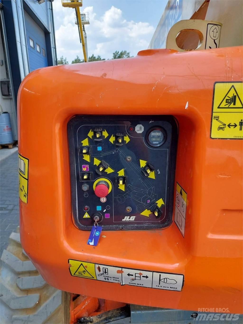 JLG M600JP Nacele cu brat articulat