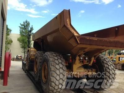 CAT 725 Transportoare articulate