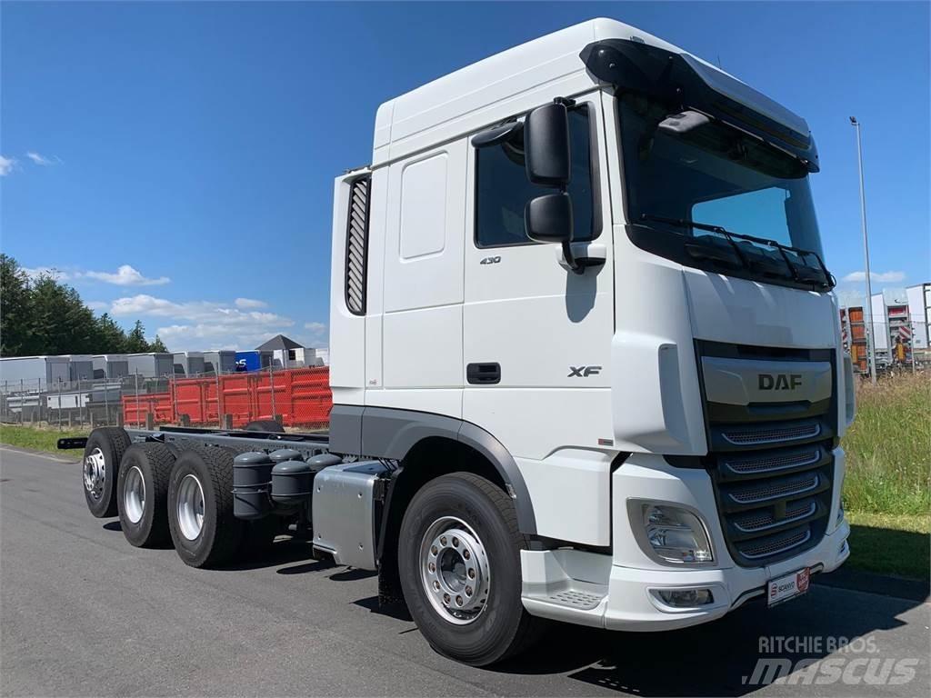 DAF XF 430 8x4*4 Camion cabina sasiu