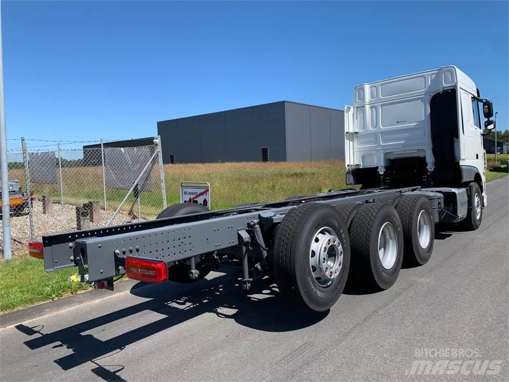 DAF XF 430 8x4*4 Camion cabina sasiu