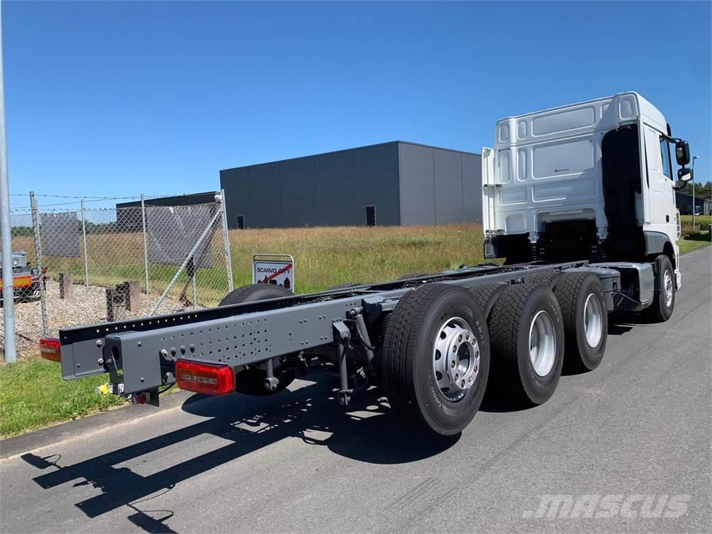 DAF XF 430 8x4*4 Camion cabina sasiu