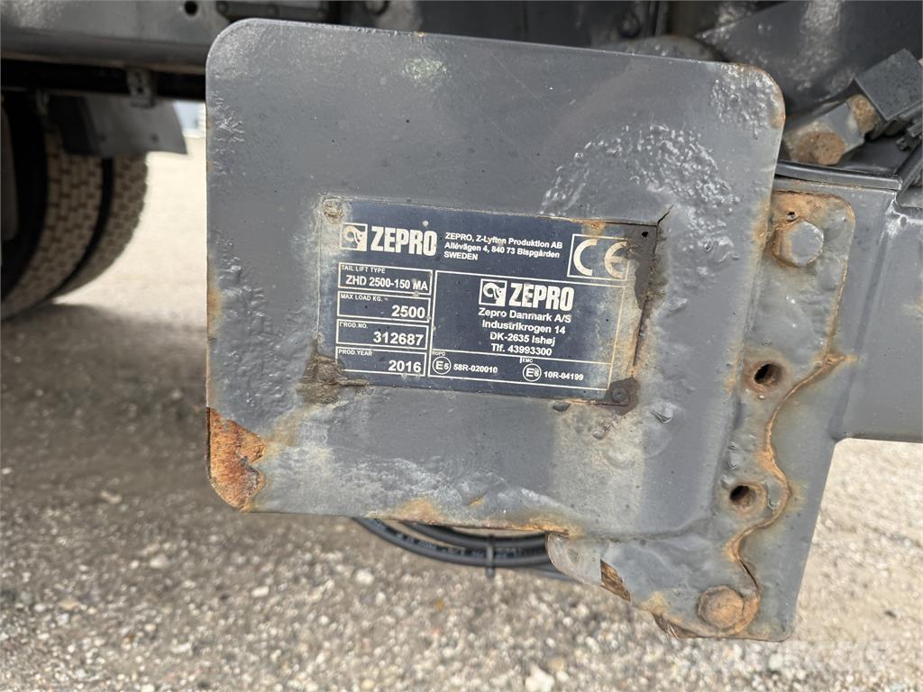 Scania G320 4x2 Camion cu prelata