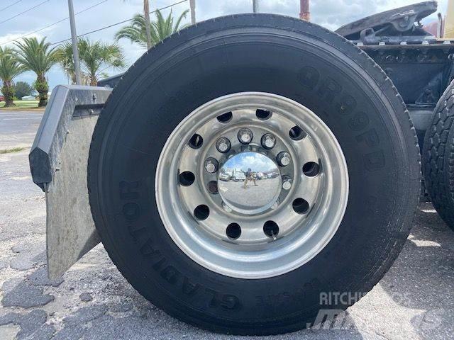 Mack CXU613 Autotractoare