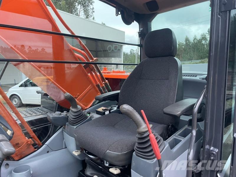 Hitachi ZX210 Excavatoare pe șenile
