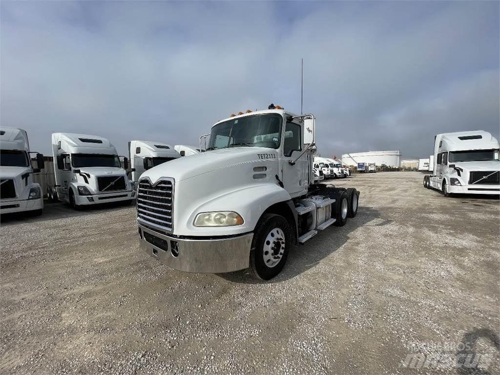 Mack CXU613 Autotractoare