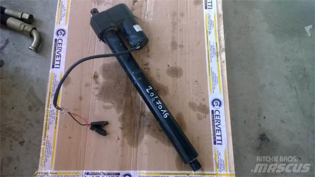 CAT 735 Utilaje construcții - Altele