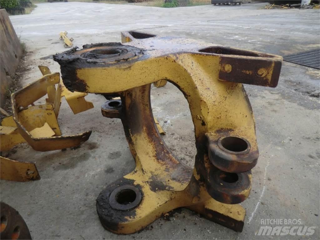 CAT 735 Sasiuri si suspensii