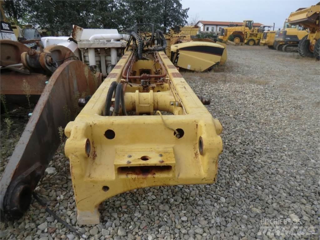 CAT 735 Sasiuri si suspensii