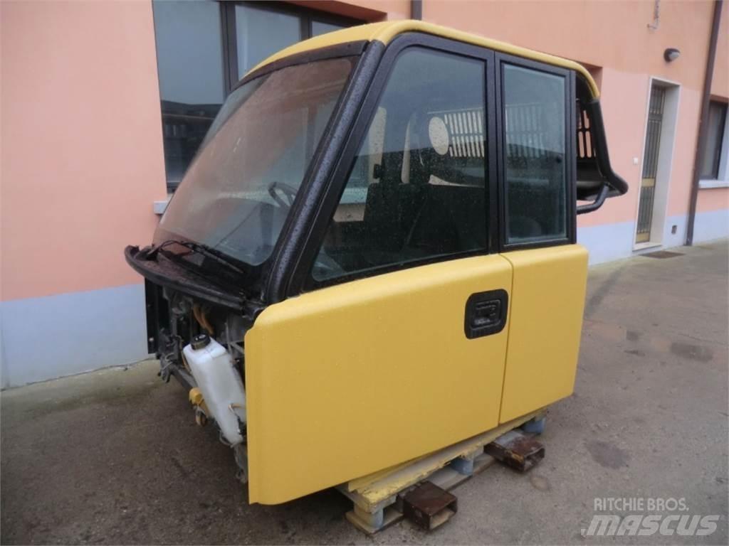 CAT 735 Sasiuri si suspensii