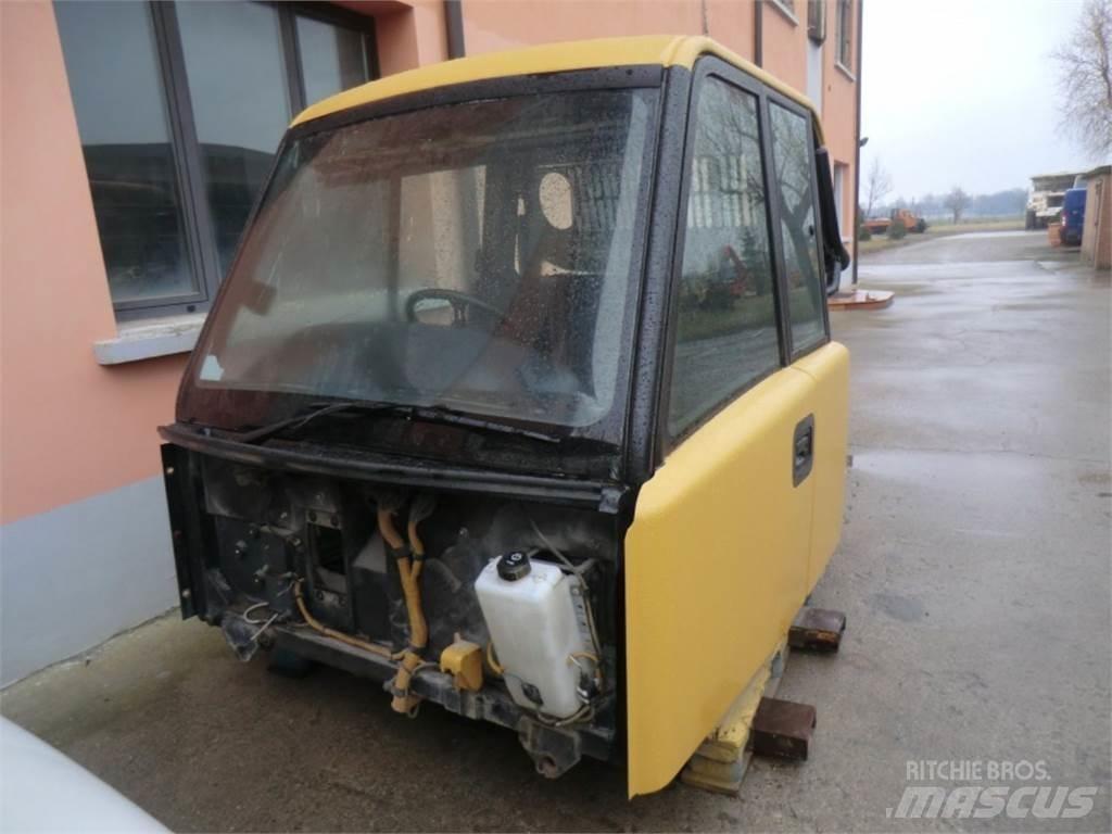 CAT 735 Sasiuri si suspensii