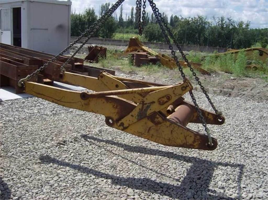 CAT 910 Sasiuri si suspensii