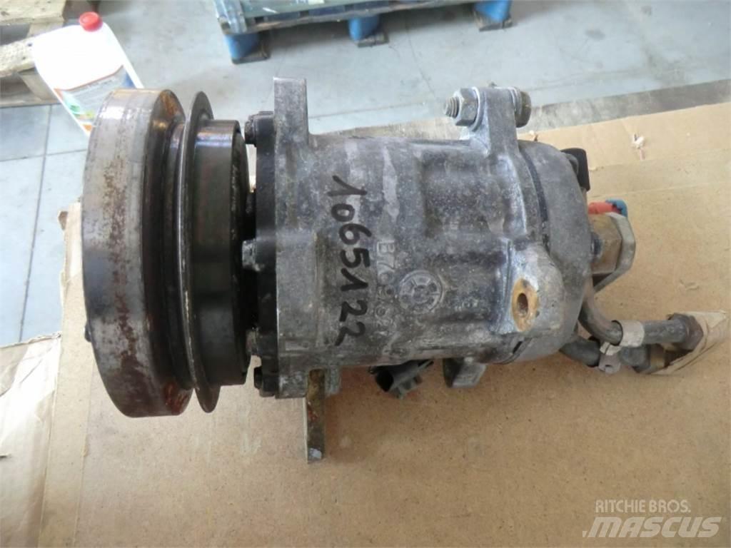 CAT 928G Utilaje construcții - Altele
