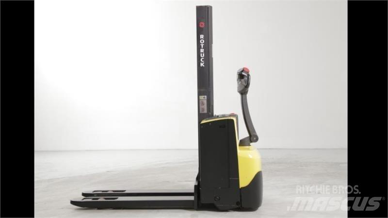 BT SWE080L Transpaleti autopropulsanti