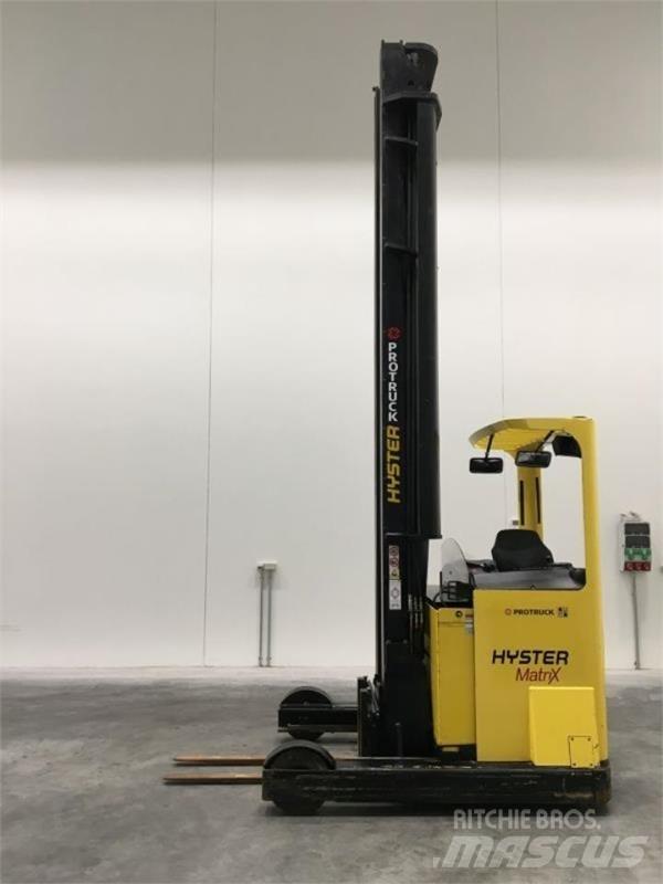 Hyster R2.0W Stivuitor cu catarg retractabil