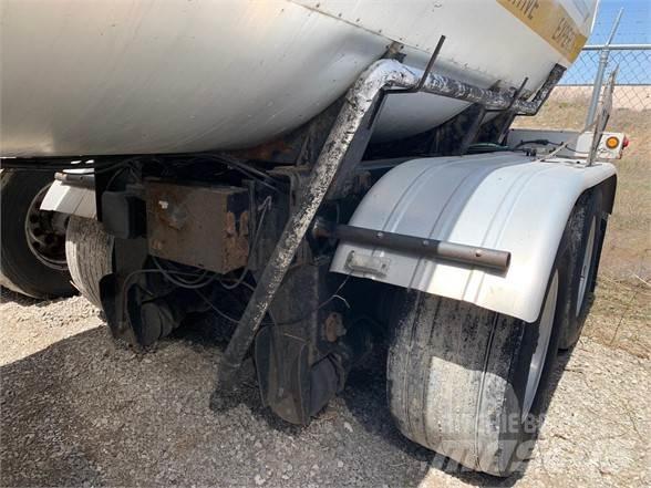 Etnyre STEEL 7,500 Cisterna semi-remorci