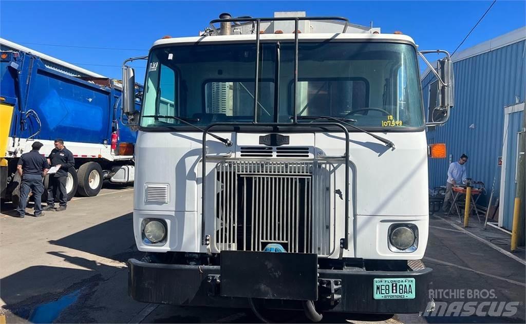 Autocar WX64 Camion de deseuri