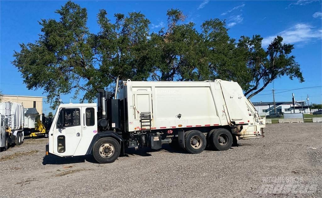 CCC LET2 Camion de deseuri