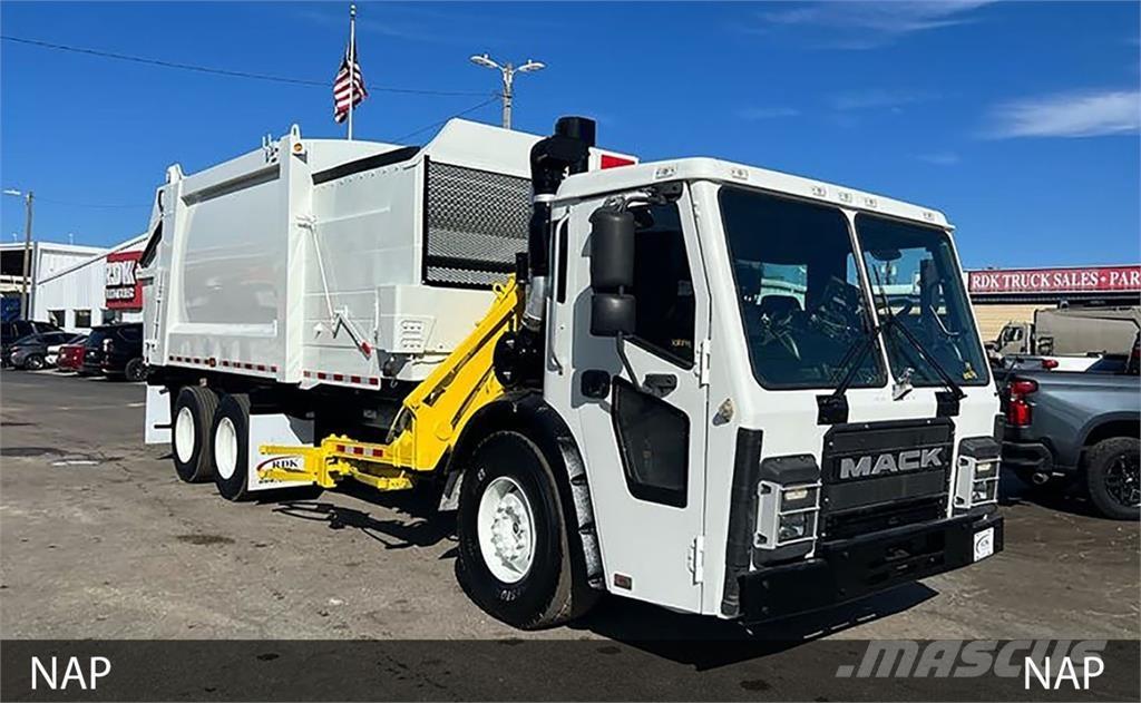 Mack 600 Camion de deseuri