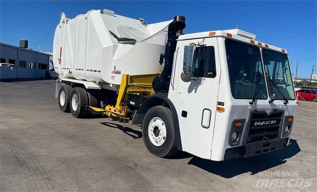 Mack LEU613 Camion de deseuri