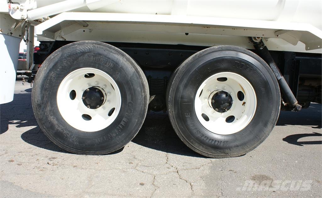 Mack LEU613 Camion de deseuri