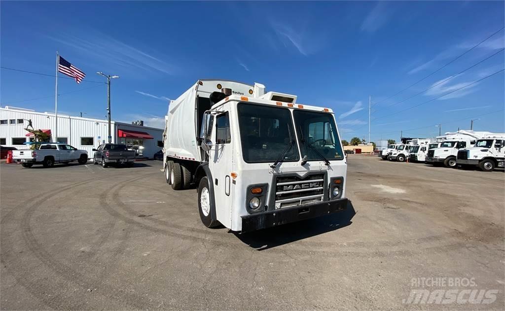 Mack LEU613 Camion de deseuri