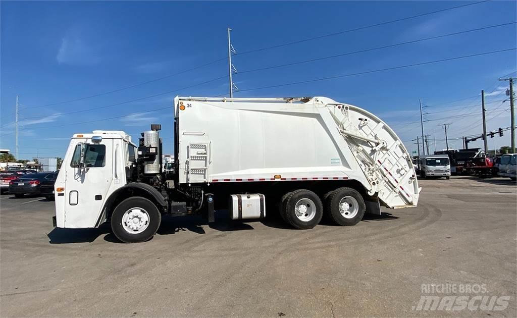 Mack LEU613 Camion de deseuri