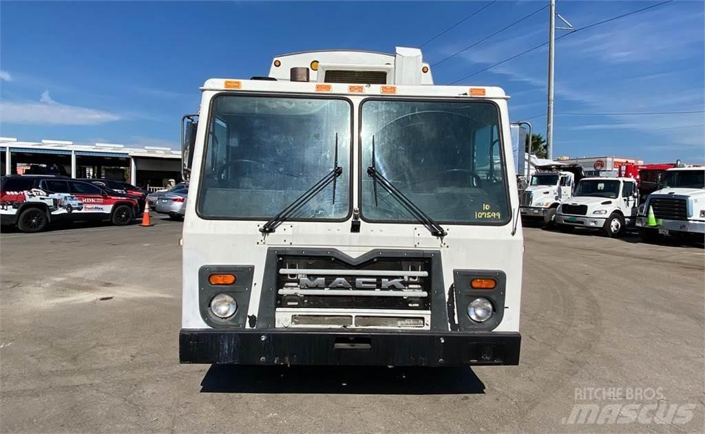 Mack LEU613 Camion de deseuri