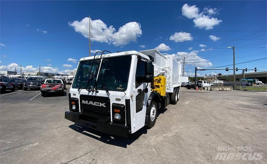 Mack LR613 Camion de deseuri