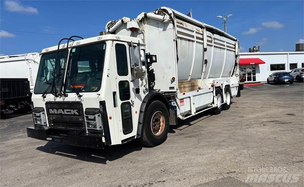 Mack LR613 Camion de deseuri