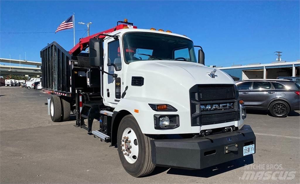 Mack MD7 Cupa