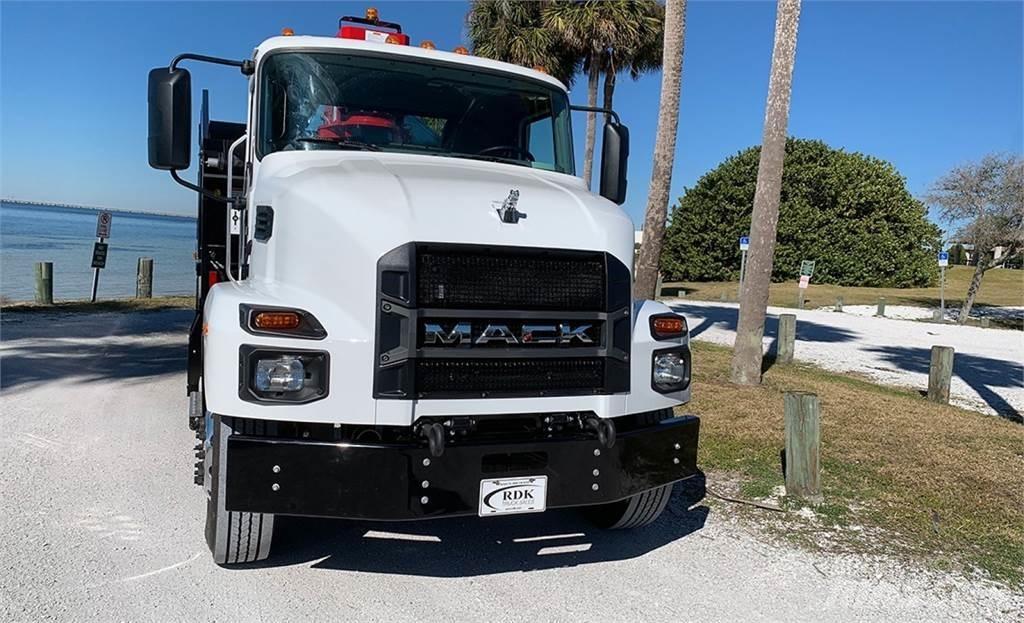 Mack MD7 Cupa