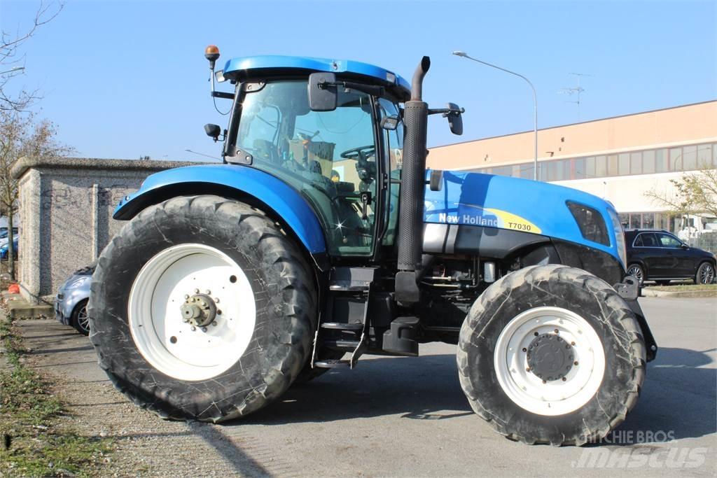 New Holland T7030 Tractoare