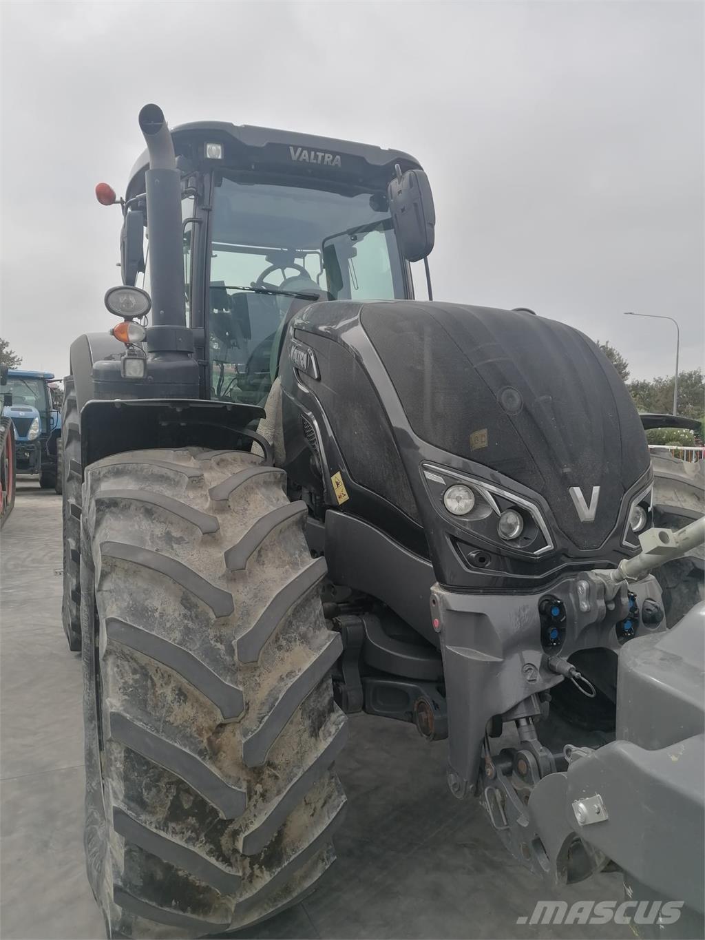 Valtra S324 Tractoare