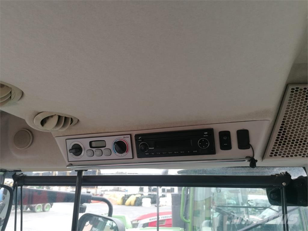 Valtra S324 Tractoare