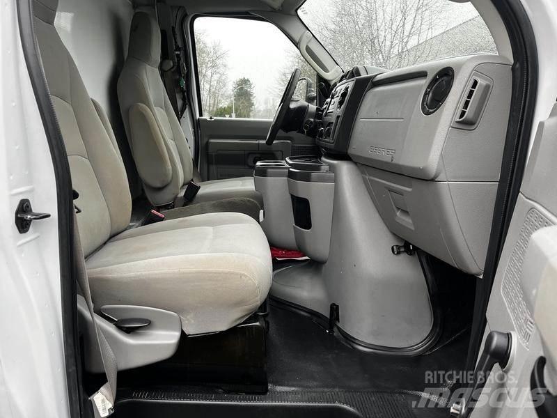 Ford Econoline Utilitara