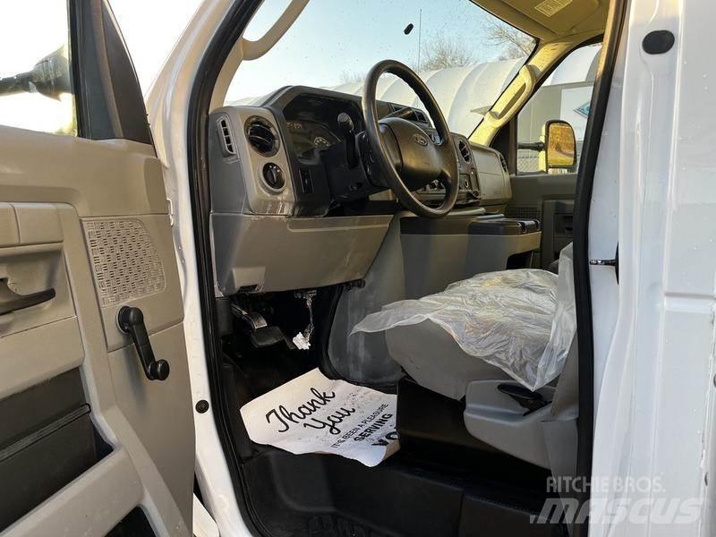 Ford Econoline Utilitara