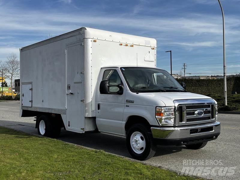 Ford Econoline Utilitara