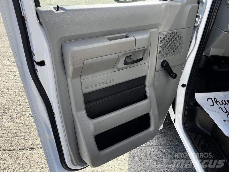 Ford Econoline Utilitara