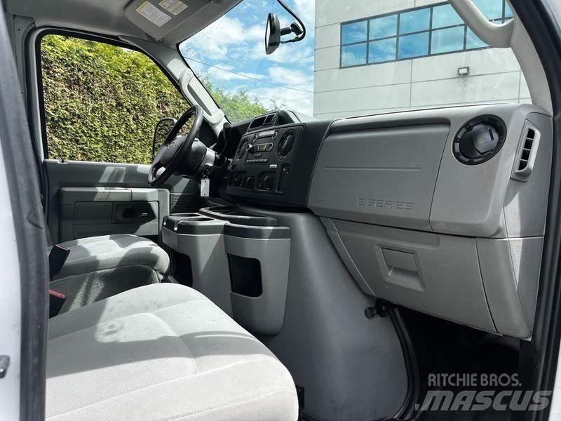 Ford Econoline Utilitara