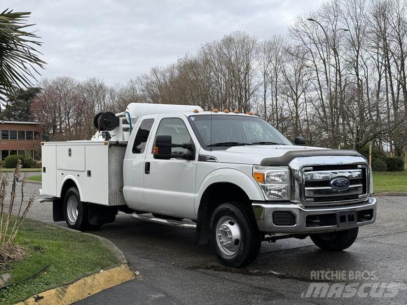 Ford F-350 SD Municipal/vehicul cu uz general
